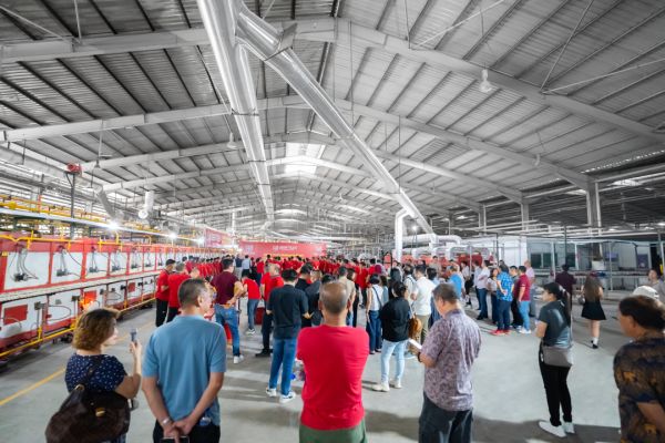 中国建筑卫生陶瓷协会会长缪斌评价大角鹿国际化进程