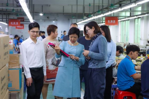 任学芬社会责任照片