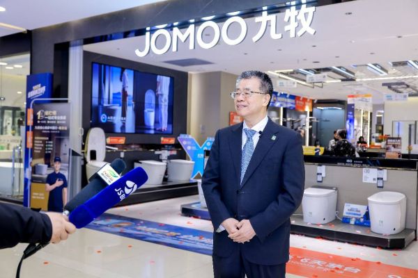 中国建筑材料流通协会会长秦占学接受采访