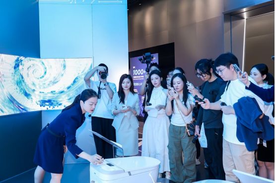 媒体达人体验九牧i60微泡净智能马桶