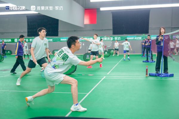 羽毛球比赛精彩瞬间