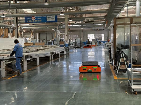 AGV智能搬运机器人可以实现点对点的运输