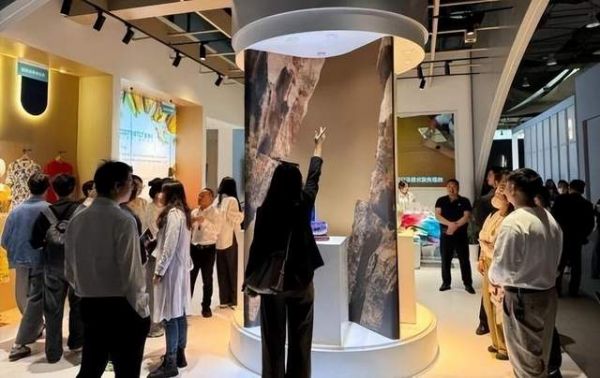 AI小智获奖照片