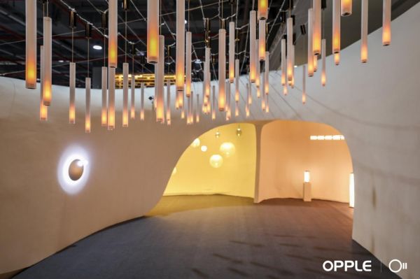 光越宇宙·wormhole环形展台