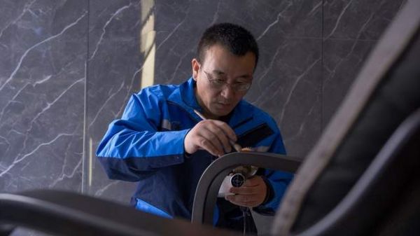 陈师傅维修家具的照片