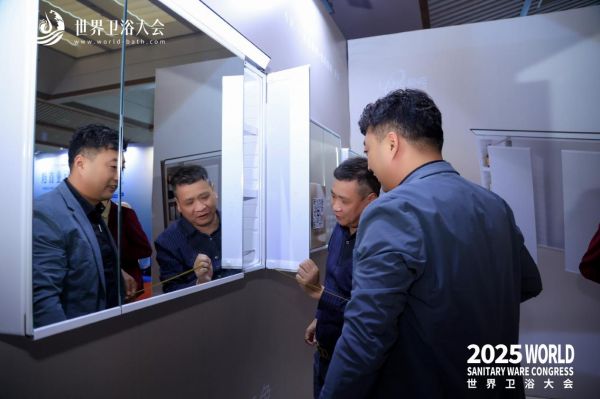 朗镜镜柜便捷开启方式展示