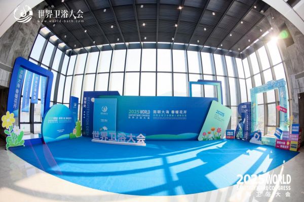 朗镜镜柜引领精致卫浴生活新潮流