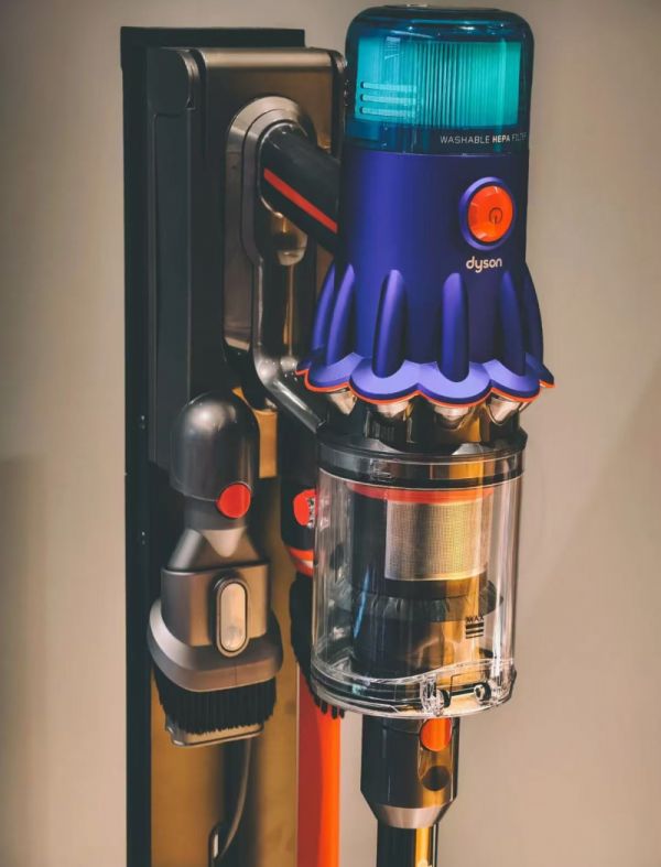 Dyson V12 Vacuum Cleaner
