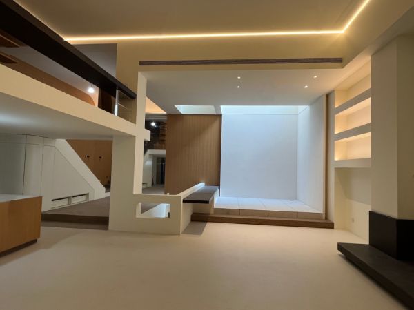 蔡文静的家客厅地面