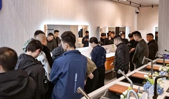 悍高成都厨卫原创馆开业现场