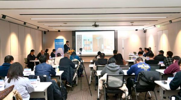 京瓷护眼落地灯新品发布会