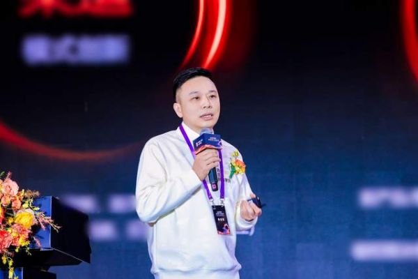 好莱客董事长沈汉标先生在峰会上发言